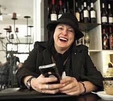 Lisa McGuigan Wines toasts the efforts of Snap Darlinghurst
